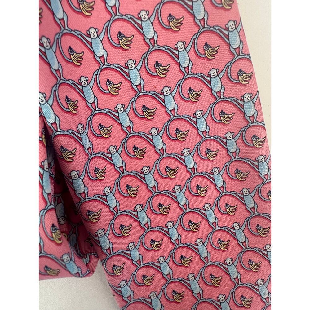 Vineyard Vines Pink
Monkey and Banana Print
Silk Necktie